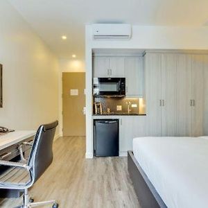 Deluxe room or Kitchenette or Artificial green wall view or Animals Permitted $
